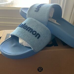 New in box lululemon women restfeel terry slide size 7 in blue